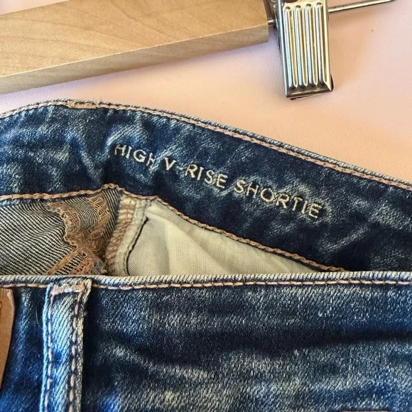 American Eagle Outfitters Ripped High V-Rise Shortie Dark Wash Next Level Stretc - Picture 7 of 7